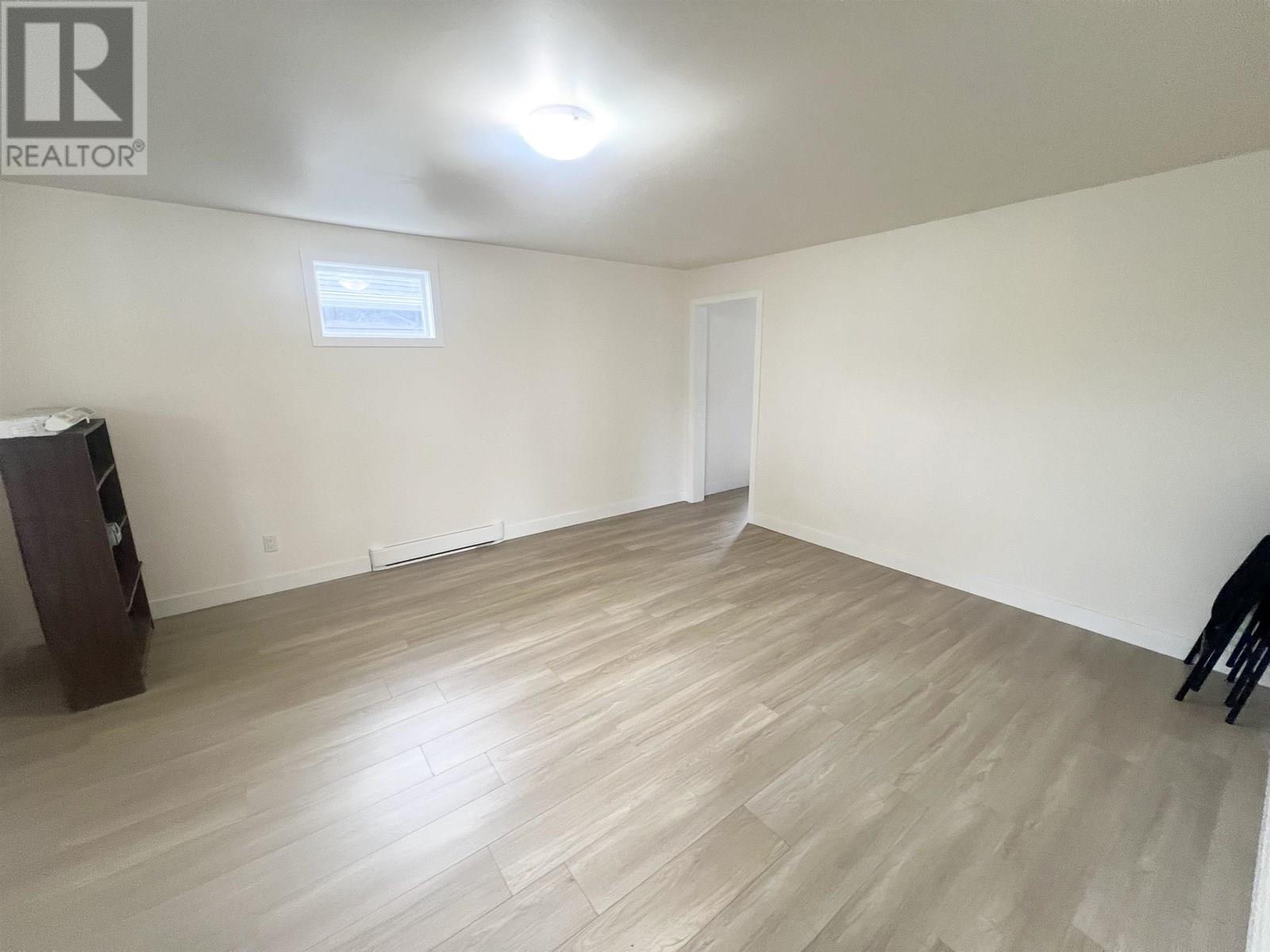 524-526 E 8TH AVENUE