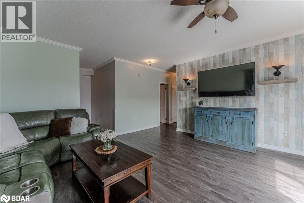 40 FERNDALE Drive S Unit# 402