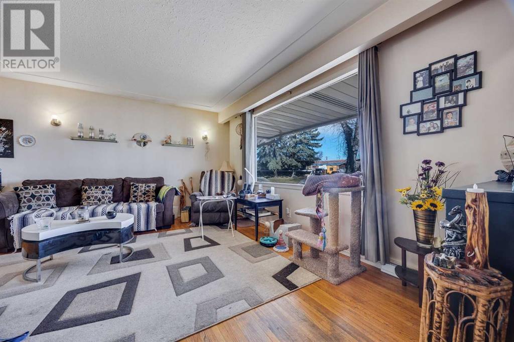 1902 Ash Crescent SE