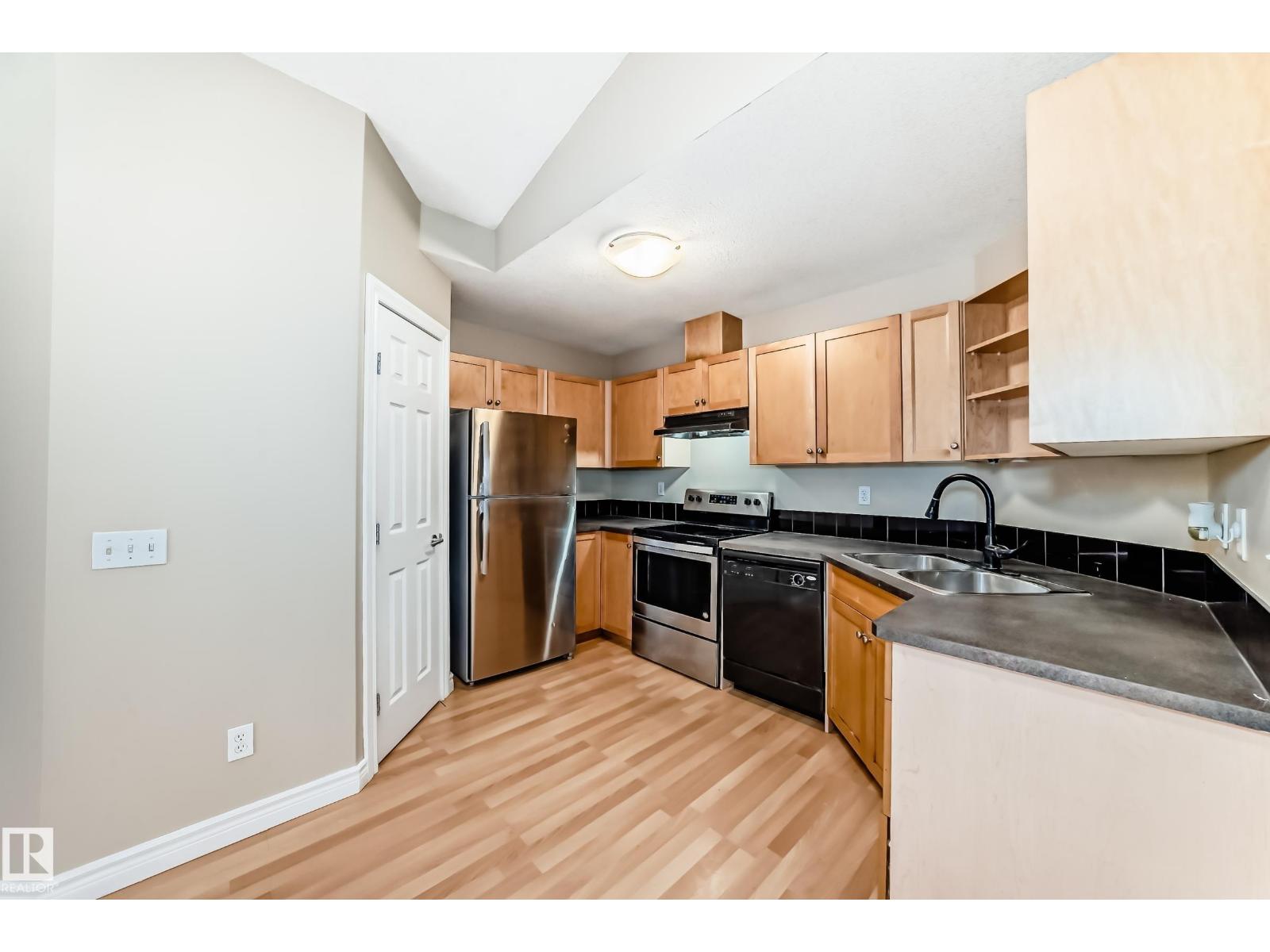 #48 150 EDWARDS DR SW