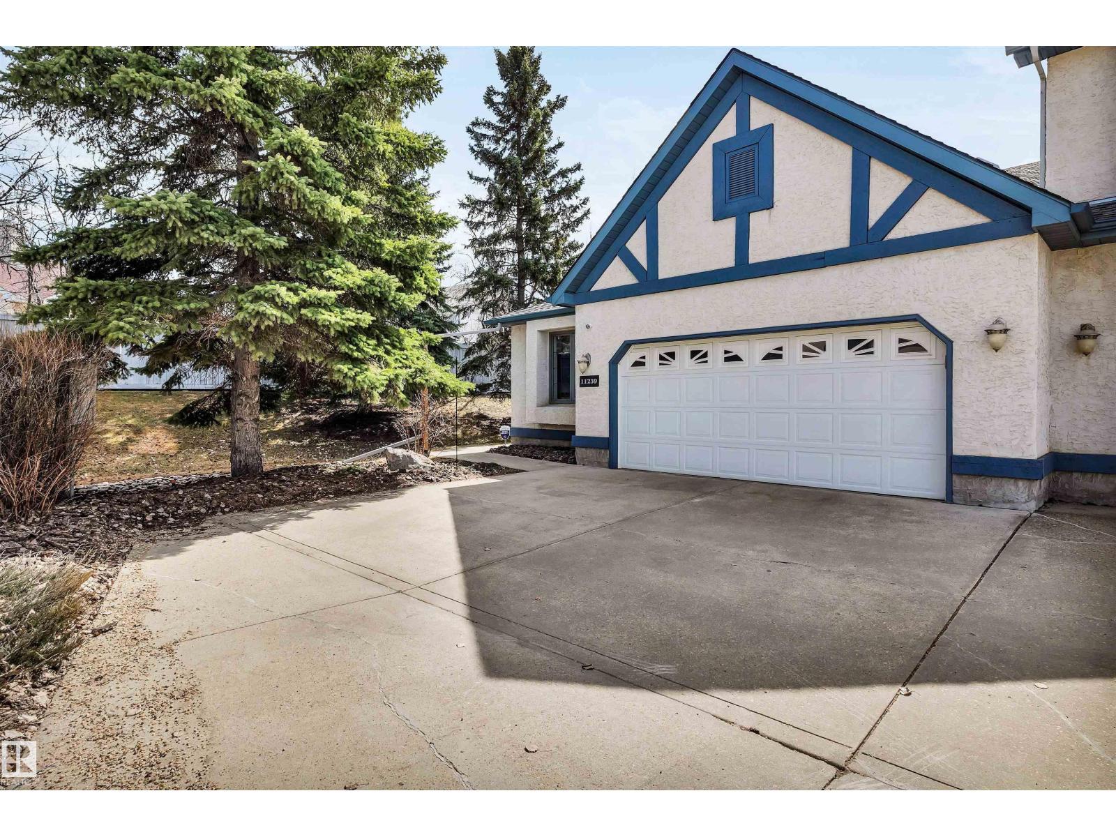 11239 12 AV NW