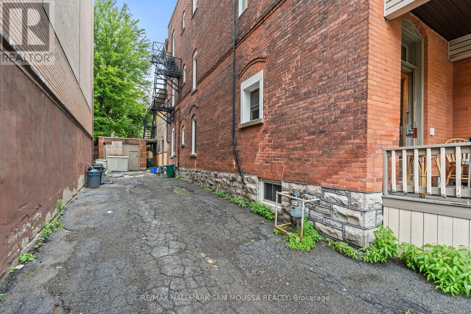 315 WAVERLEY STREET W