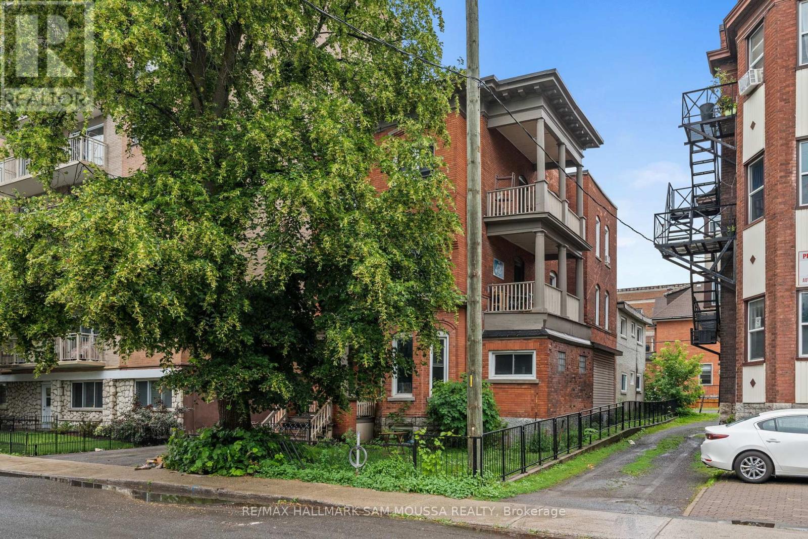 315 WAVERLEY STREET W