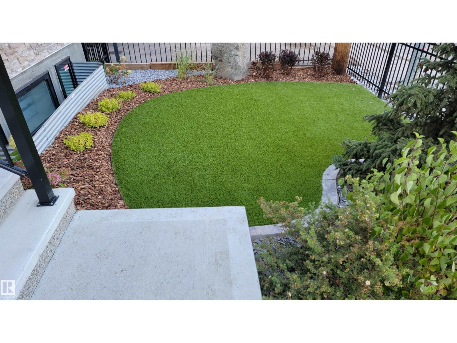 10038 142 ST NW