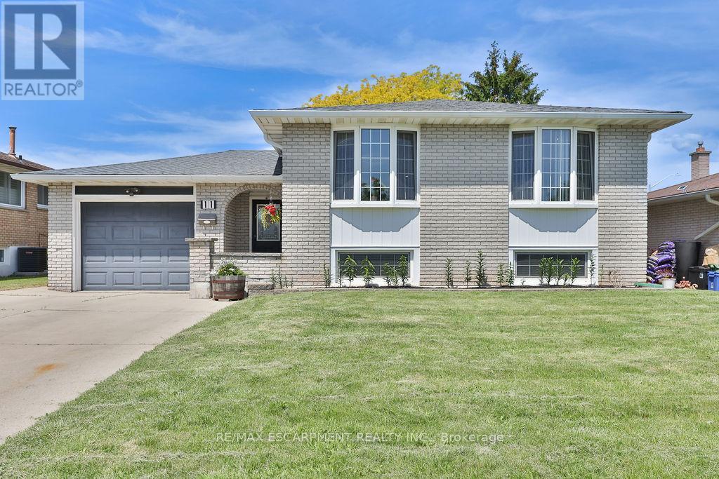 11 LYNWOOD DRIVE