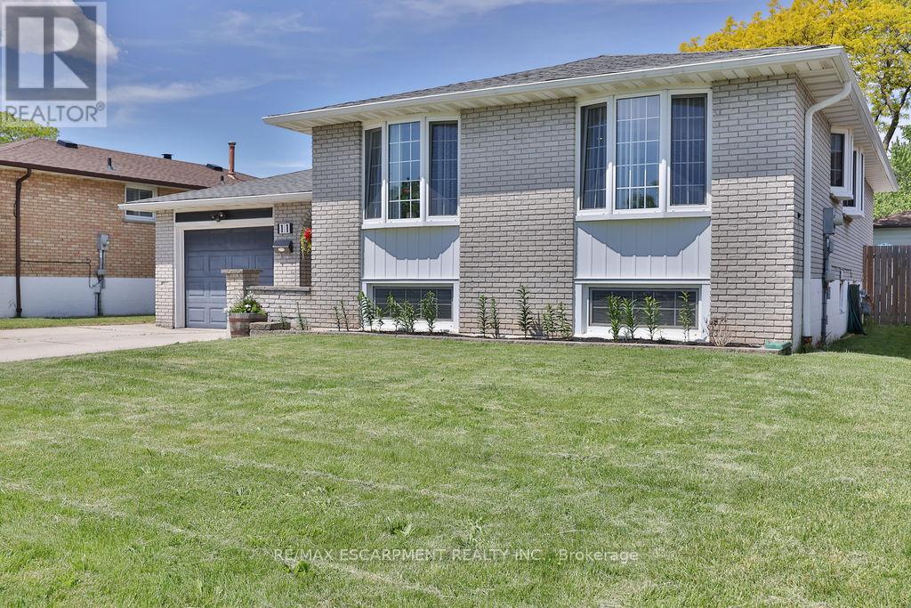 11 LYNWOOD DRIVE