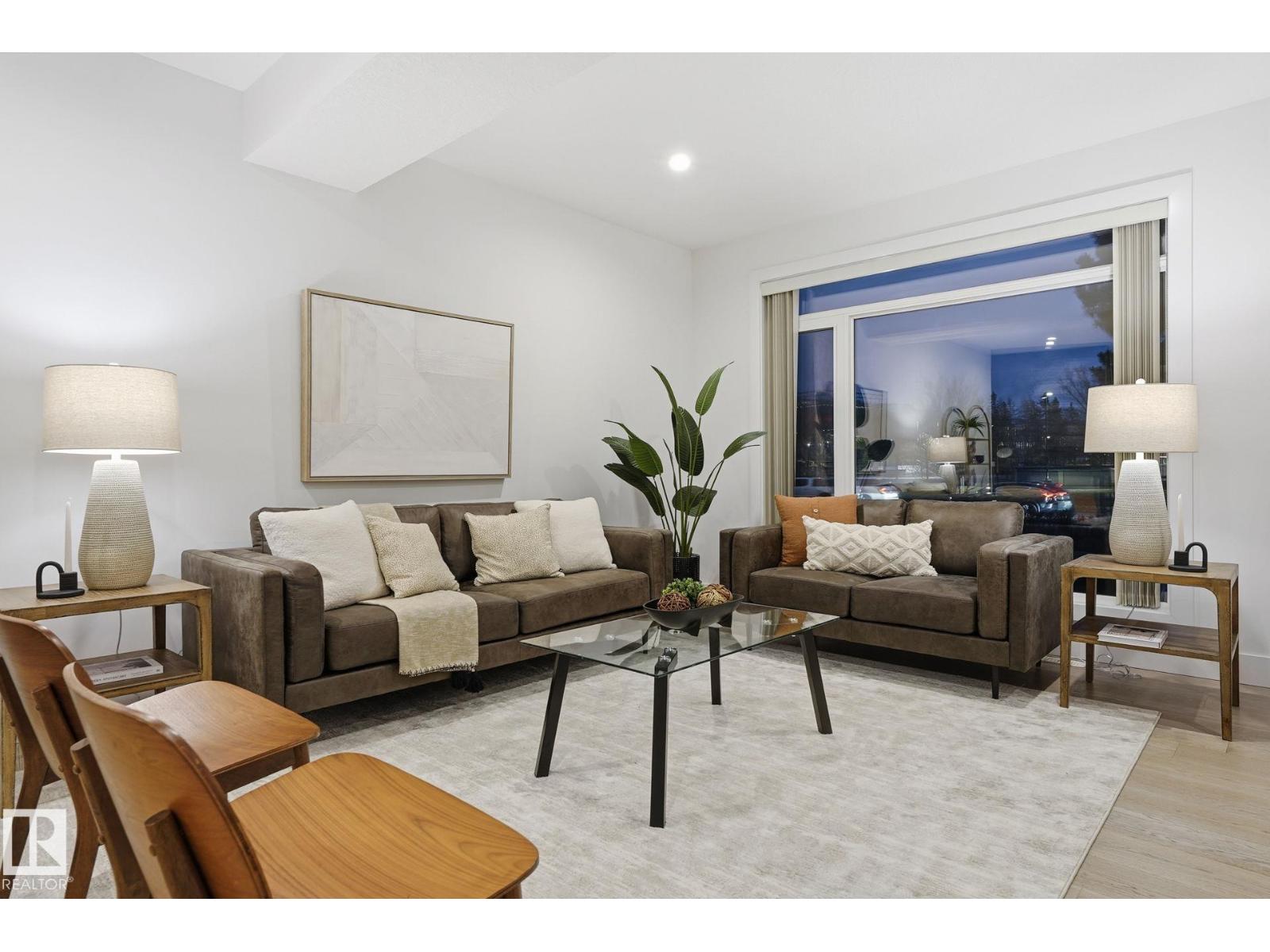 11434 71 AV NW