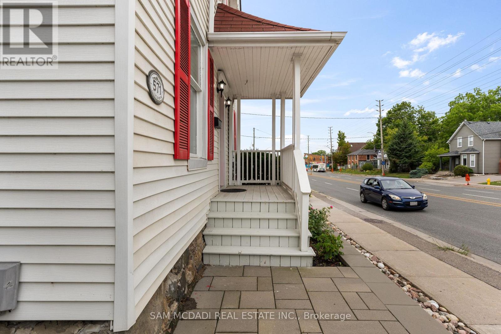 571 KINGSTON ROAD W
