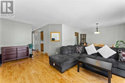 108 Beddington Circle NE Calgary AB T3K1K6