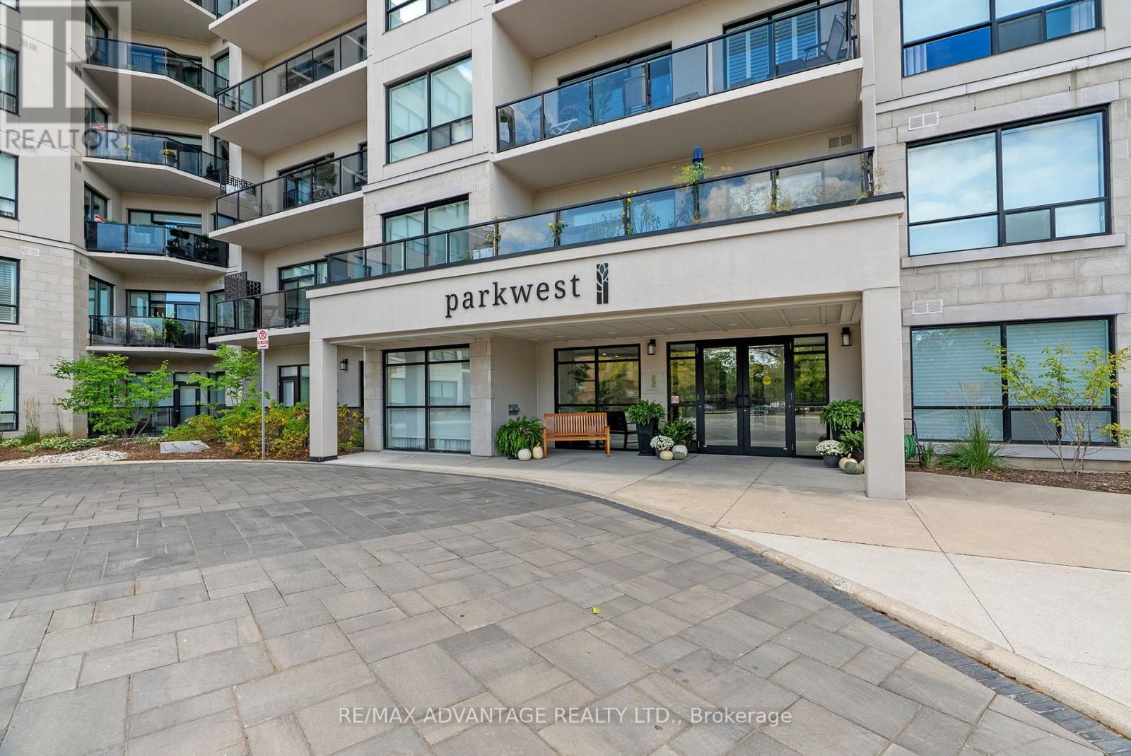 118 - 1200 COMMISSIONERS ROAD W