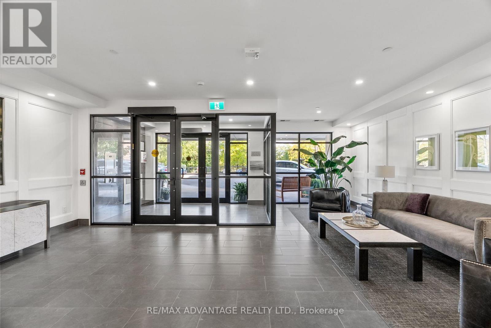 118 - 1200 COMMISSIONERS ROAD W
