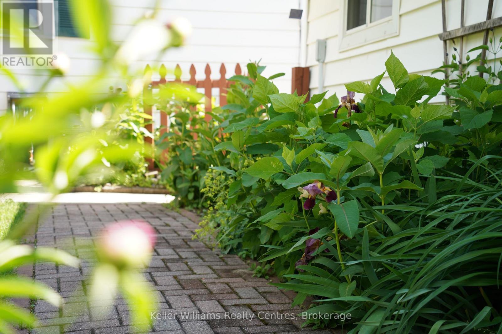 880 16TH STREET W