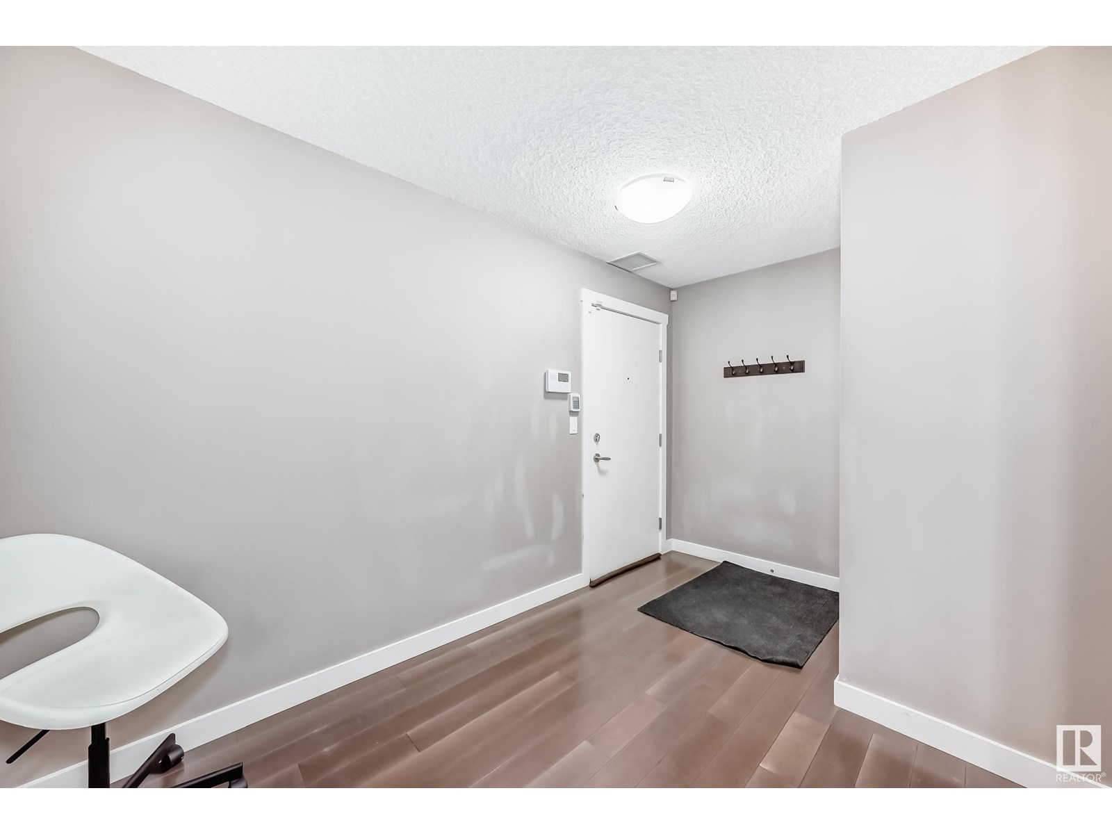 #101 2207 44 AV NW NW