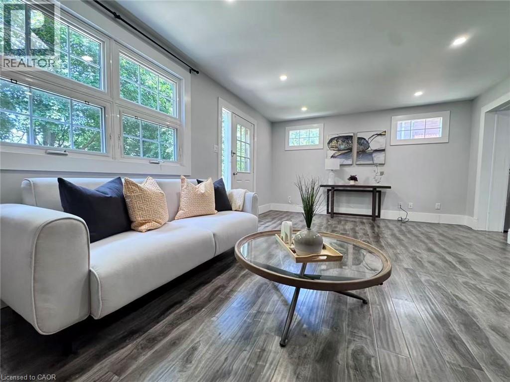 40 WOODLAND Avenue