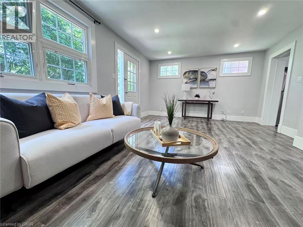 40 WOODLAND Avenue