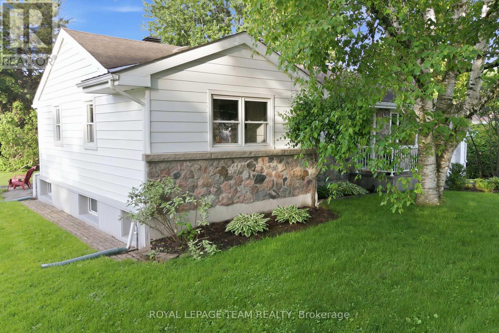 17 ARNOLD DRIVE