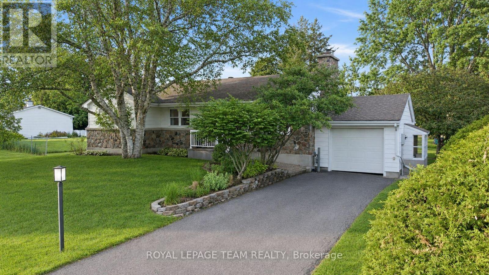 17 ARNOLD DRIVE