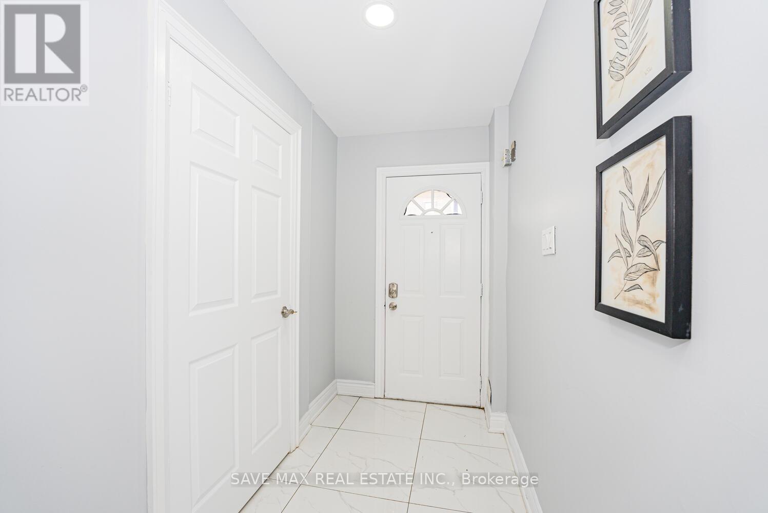 282 FLEETWOOD CRESCENT