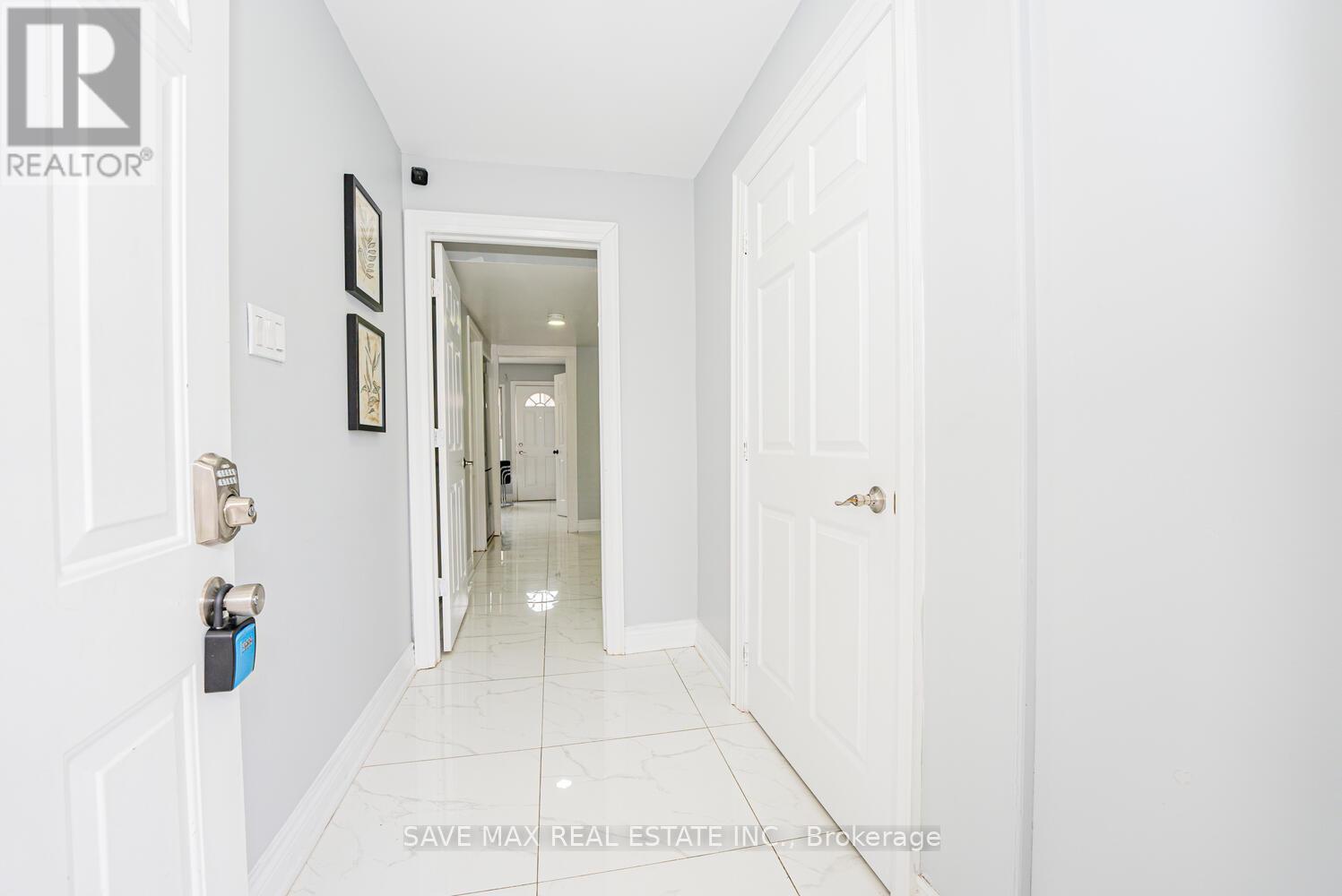 282 FLEETWOOD CRESCENT