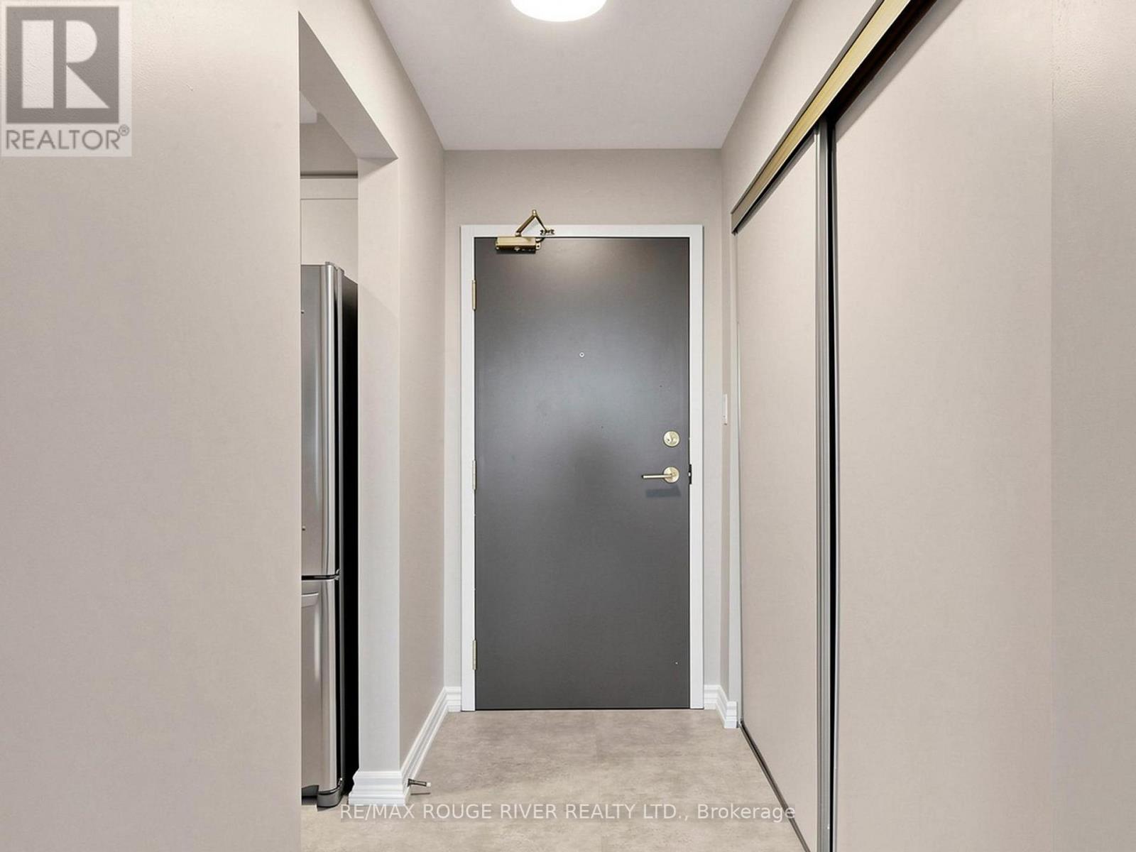 315 - 191 LAKE DRIVEWAY W