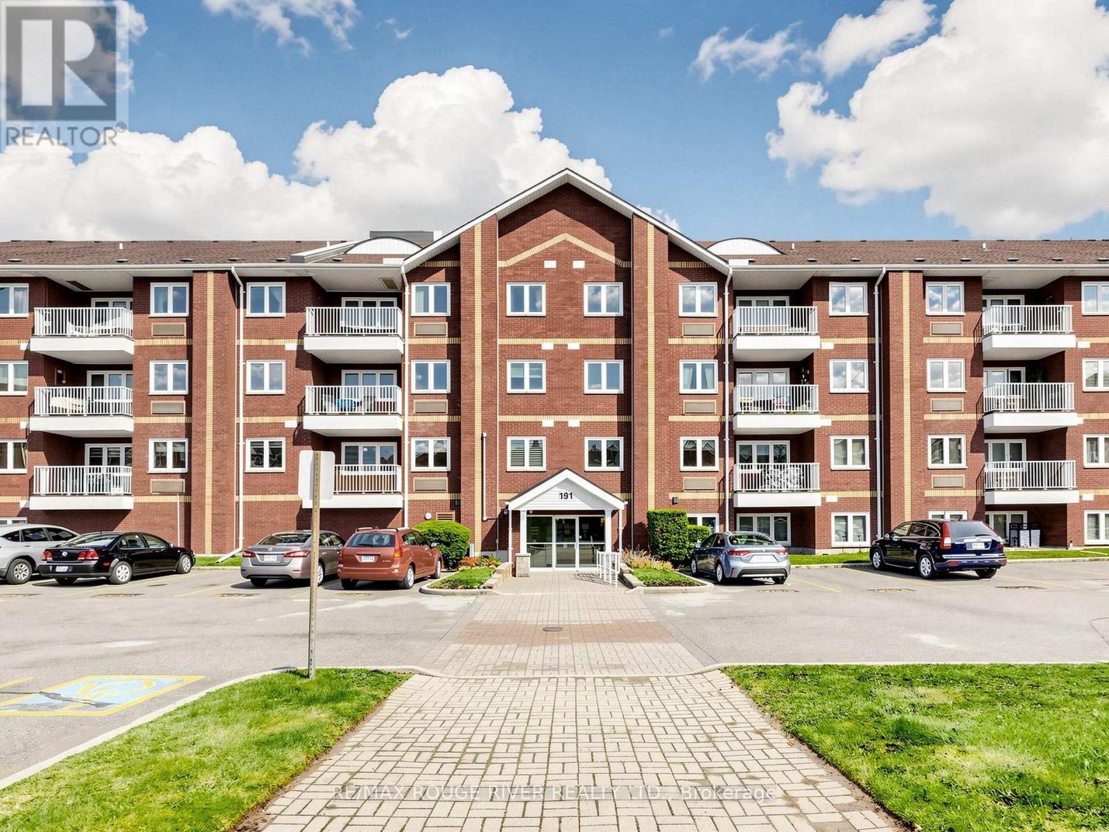 315 - 191 LAKE DRIVEWAY W
