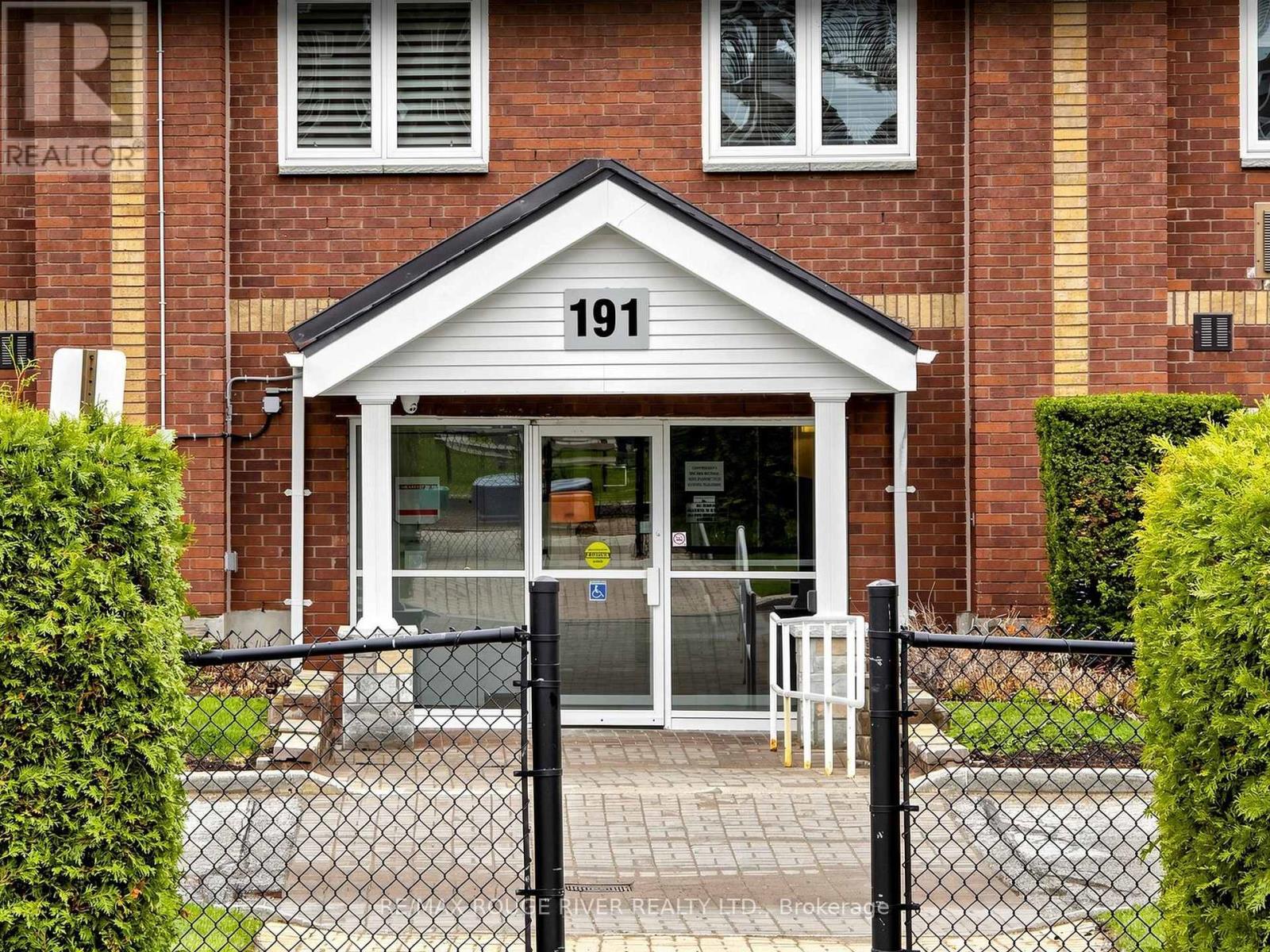 315 - 191 LAKE DRIVEWAY W