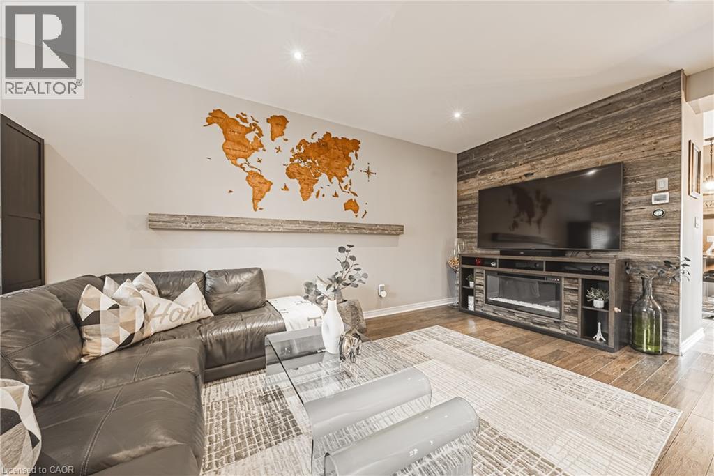 2220 QUEENSWAY Drive Unit# 4