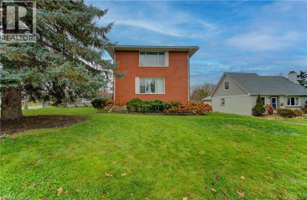 27 MARGARET Avenue N