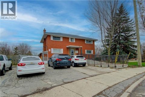 27 MARGARET Avenue N Waterloo ON N2J3P2