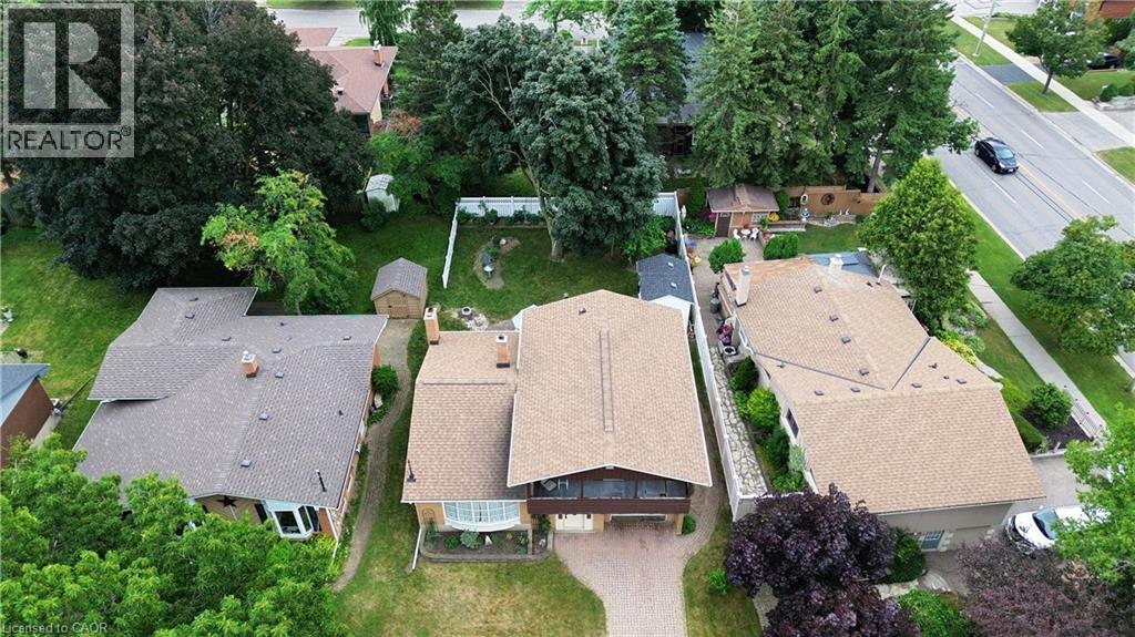 15 GILMOUR Crescent