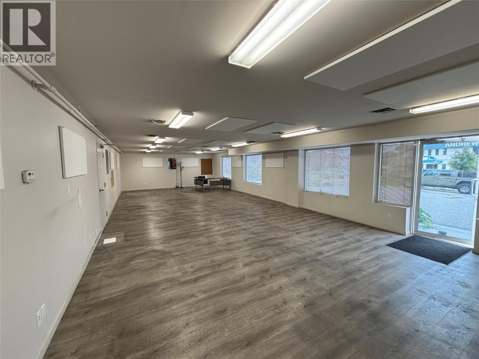 921 & 1021 Waddington Drive