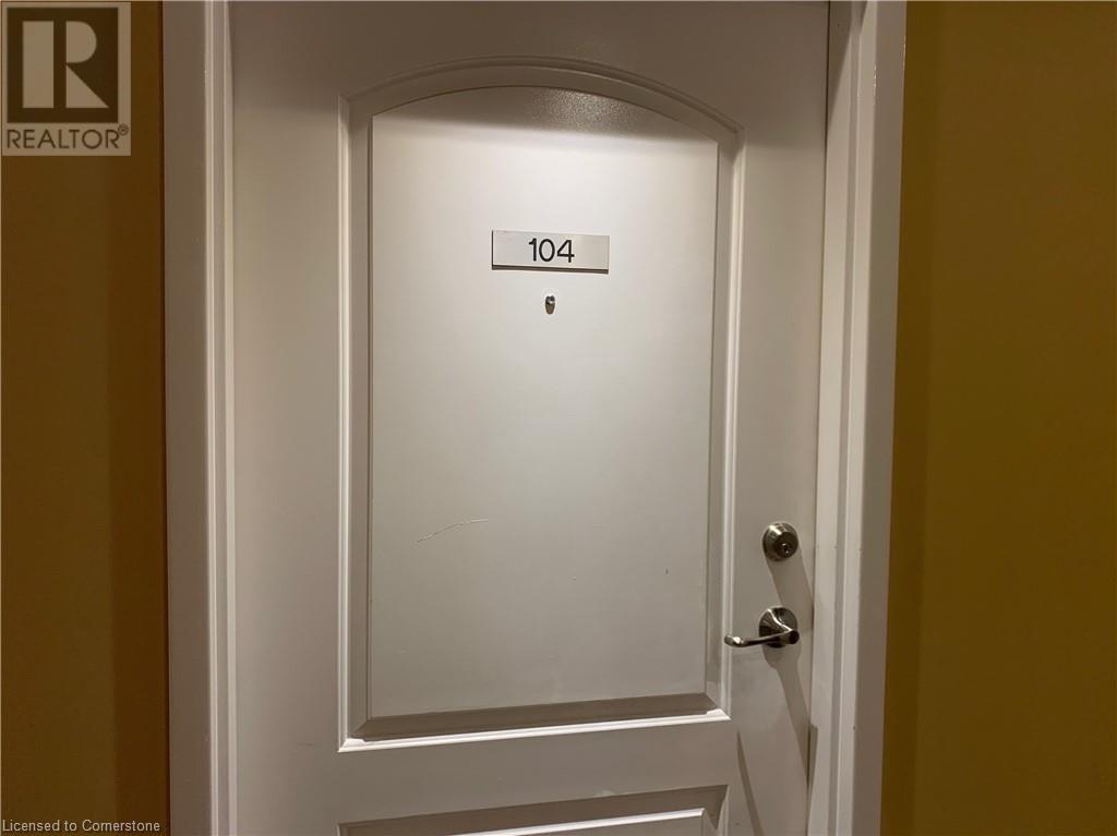 886 GOLF LINKS Road Unit# 104