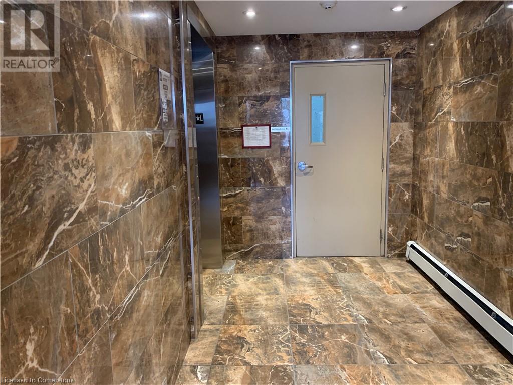 886 GOLF LINKS Road Unit# 104