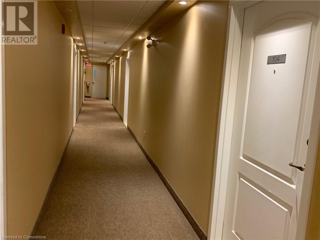 886 GOLF LINKS Road Unit# 104