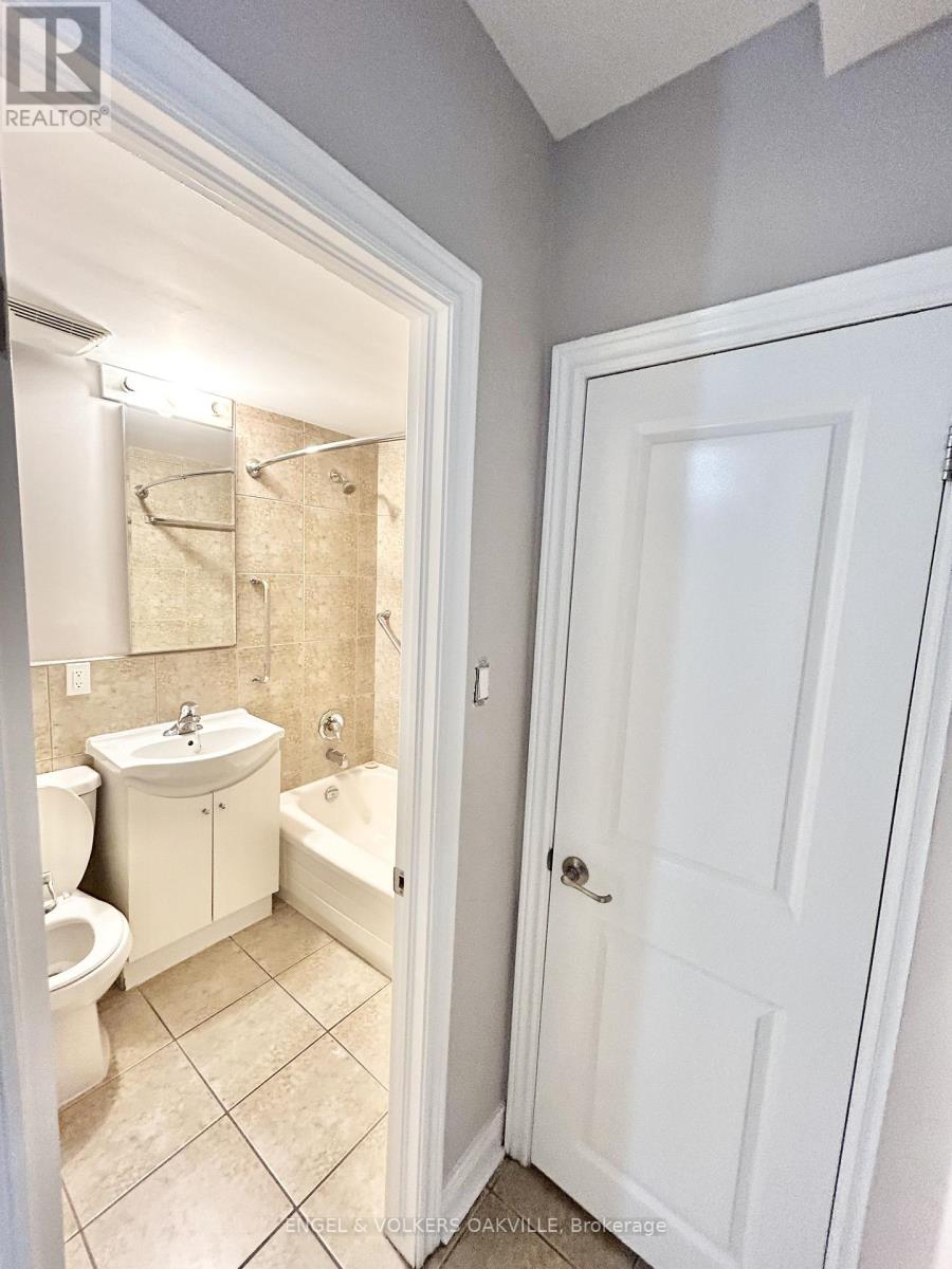 104 - 11 THIRTY THIRD STREET