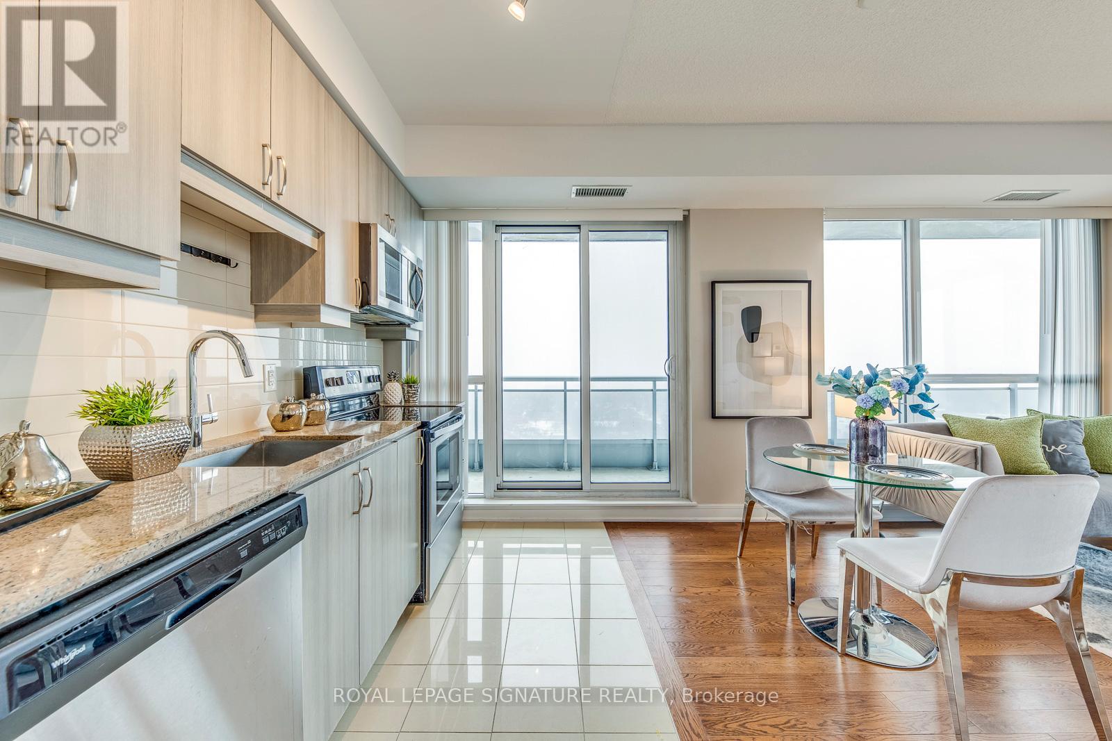 1411 - 9201 YONGE STREET