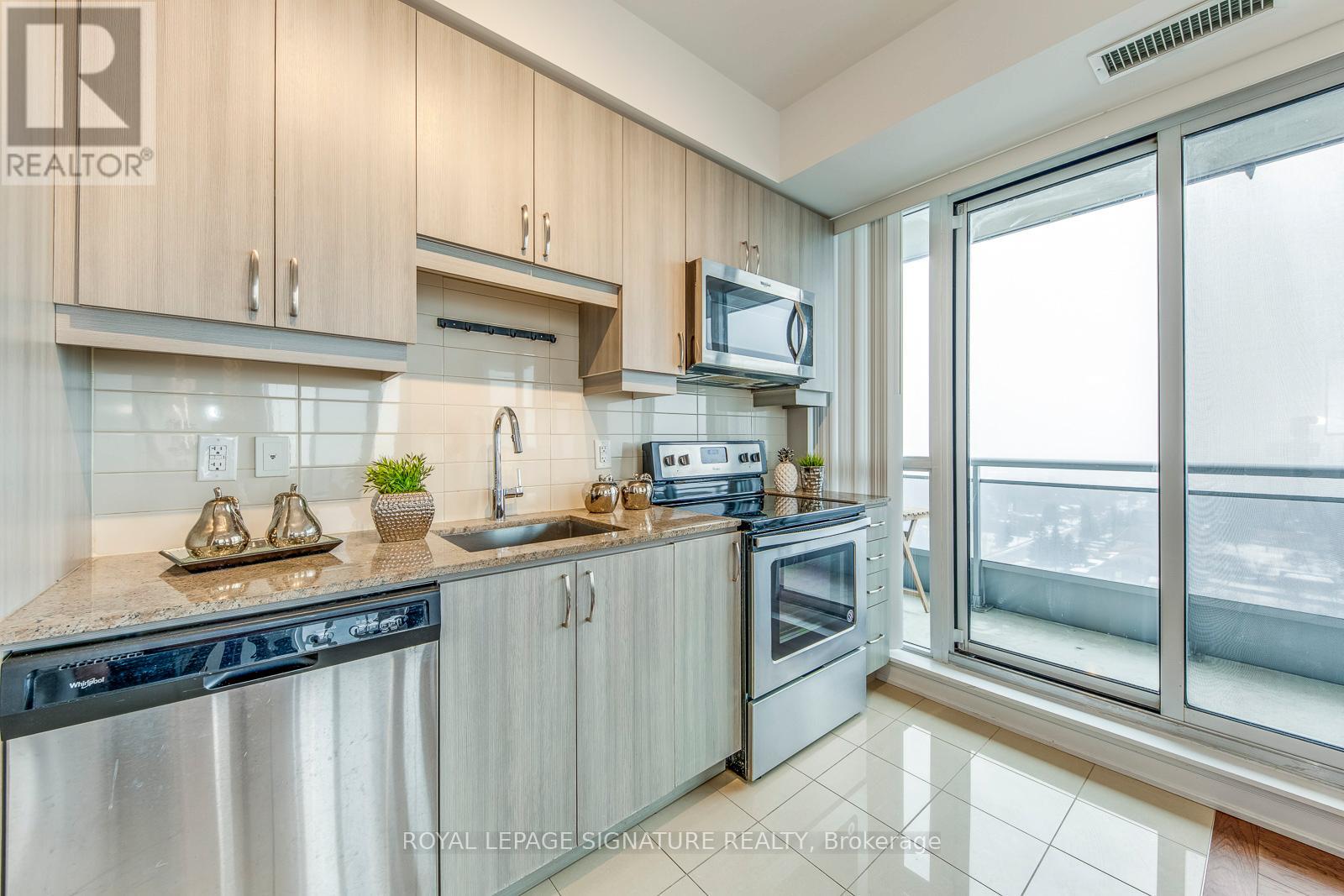 1411 - 9201 YONGE STREET