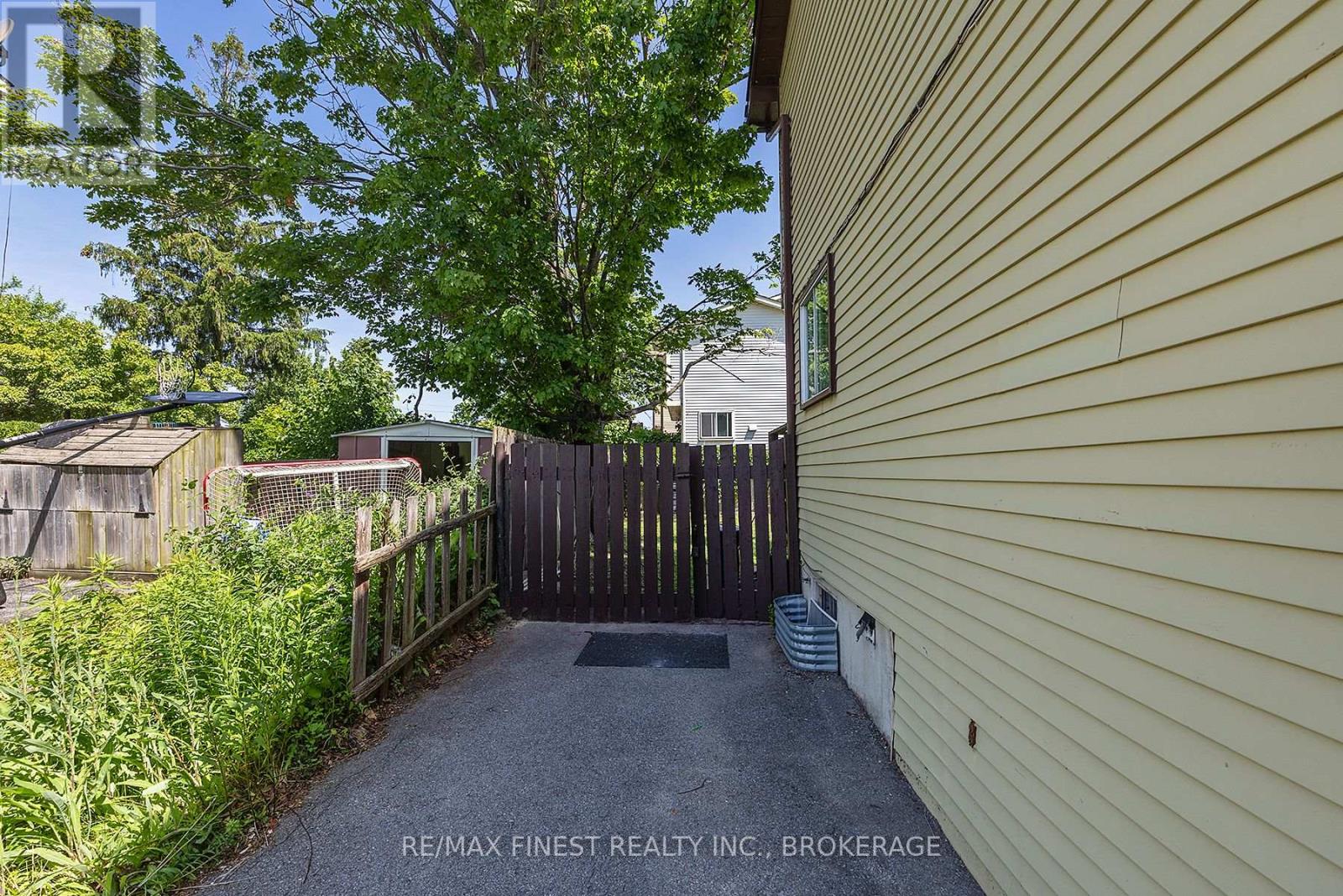 10 CALDERWOOD DRIVE