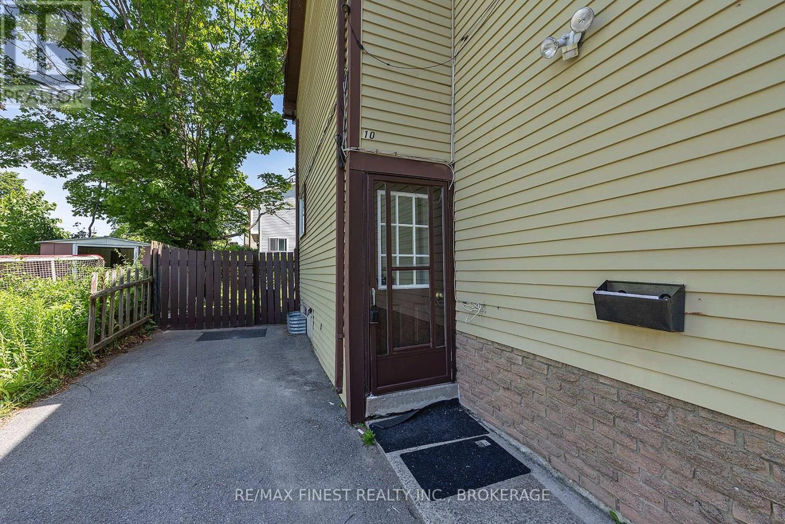 10 CALDERWOOD DRIVE