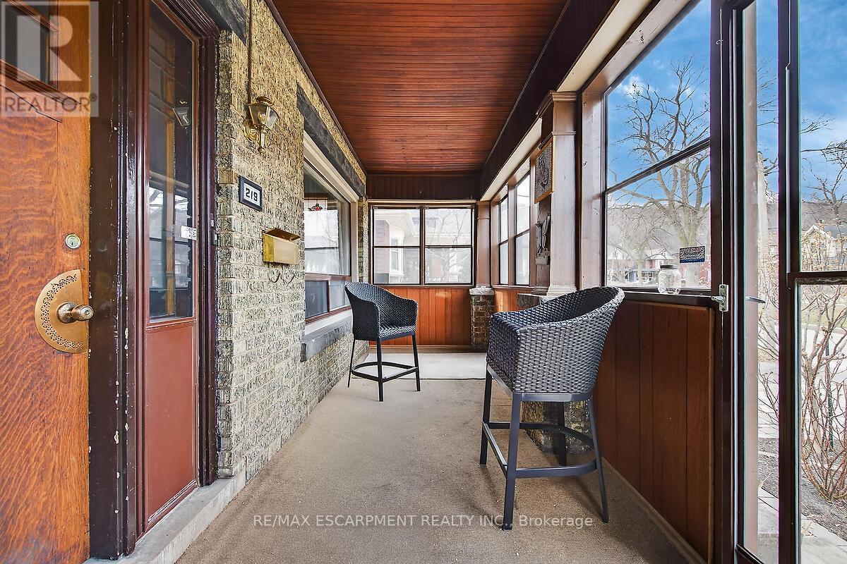 219 ST. CLAIR BOULEVARD