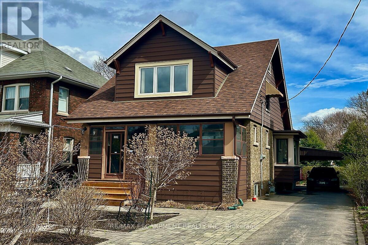 219 ST. CLAIR BOULEVARD