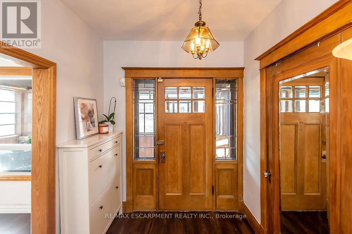 219 ST. CLAIR BOULEVARD