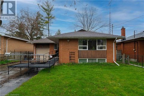 893 EIGHTH Street Mississauga ON L5E1R3