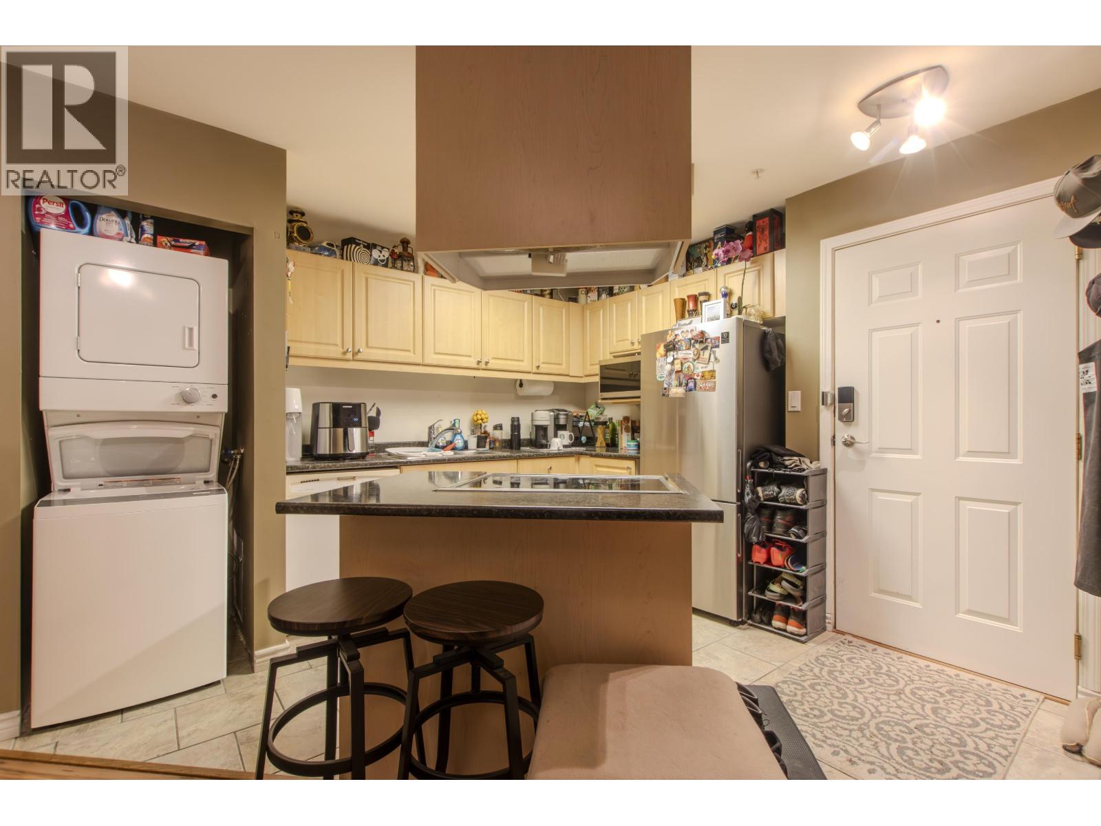 B109 40120 WILLOW CRESCENT