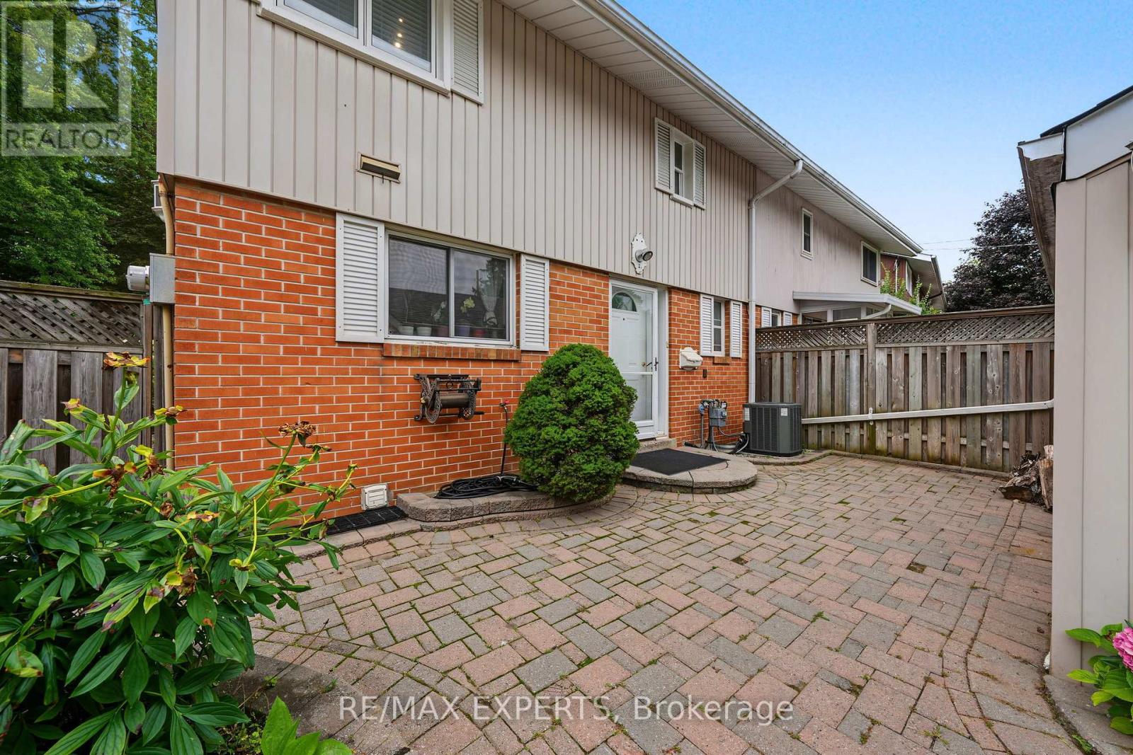 71 DOGWOOD CRESCENT