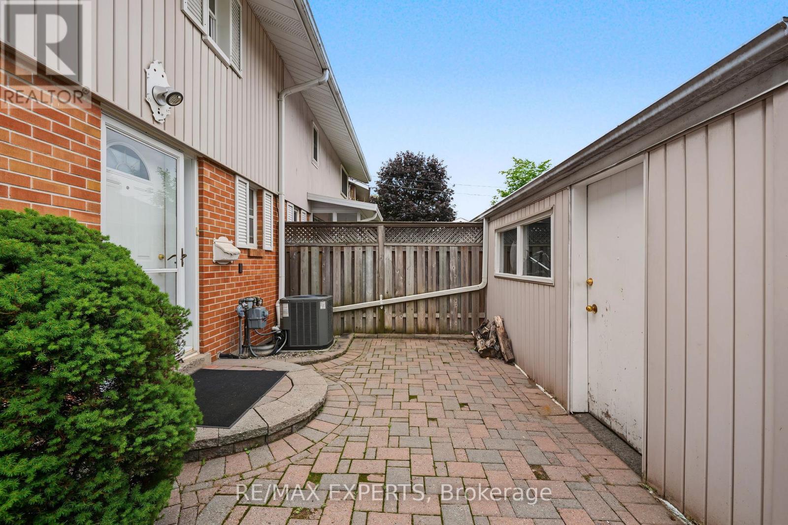 71 DOGWOOD CRESCENT