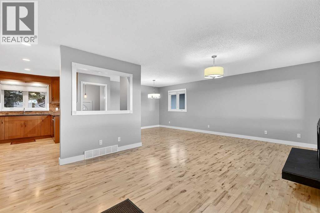 740 Lysander Drive SE