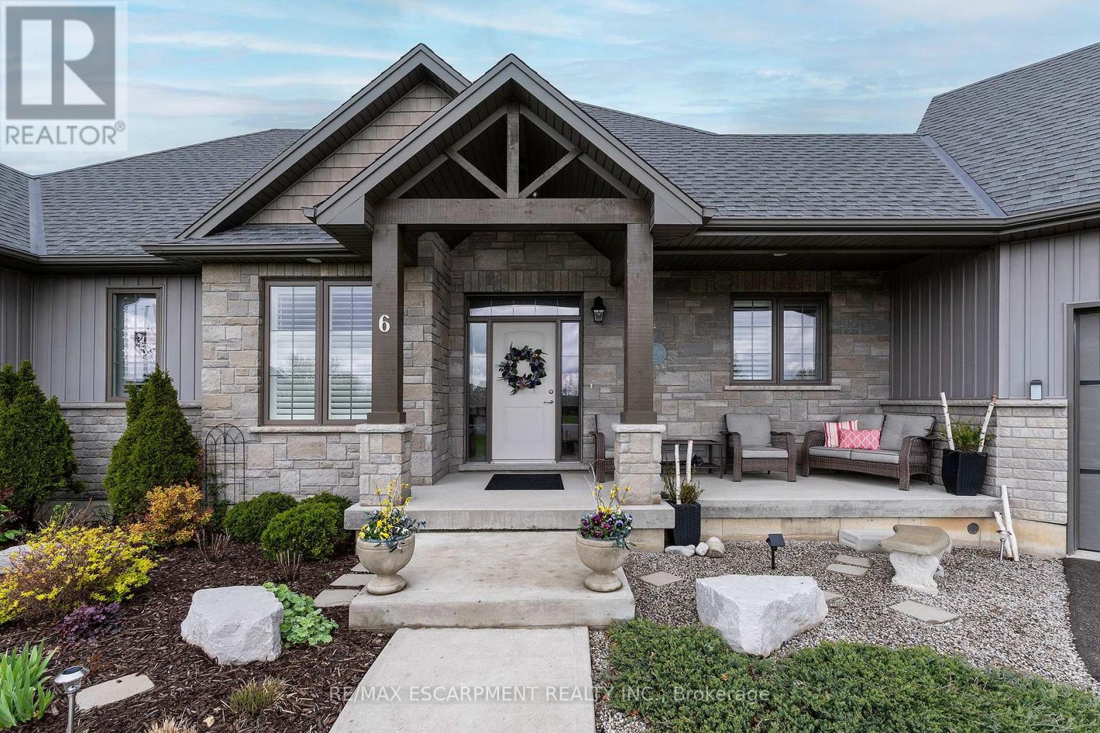 6 MACNEIL COURT