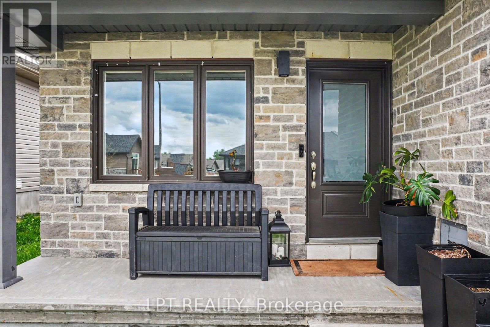 34 MORGAN CLOUTHIER WAY
