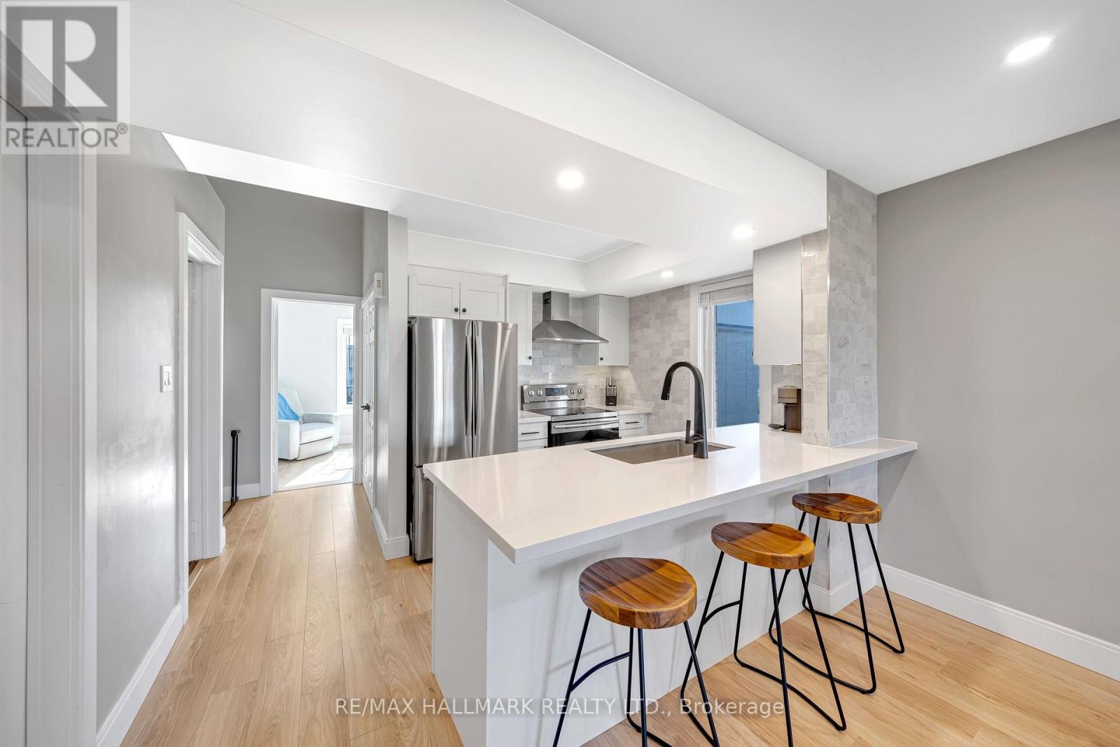 3 - 106 PETRA WAY